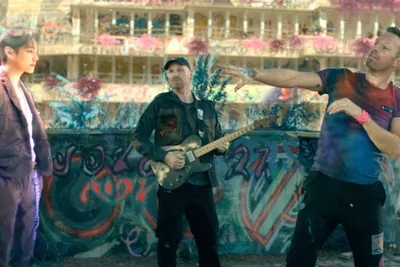 Coldplay, BTS Holograms Unite in New 'My Universe' Video – Rolling Stone