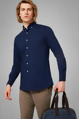 Синяя сорочка прямого силуэта с воротником батон-даун (арт. BO20P090902)  для мужчин купить по цене 9 450 ₽ руб. с доставкой по России в  интернет-магазине BOGGI