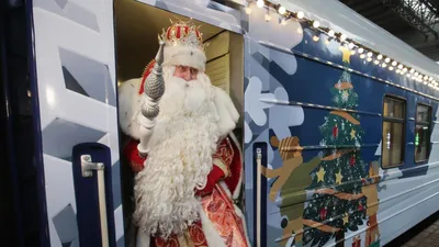 В Петербург поздно ночью прибыл волшебный поезд Деда Мороза