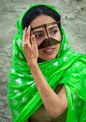 Женщины в масках: иранки в расшитых бурках, которые они носят с 9 лет (35  фото) » Невседома - жизнь полна развлечений, Прикольные картинки, Видео,  Юмор, Фотографии, Фото, Эротика. Развлекательный ресурс. Развлечение на  каждый день