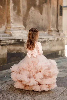 Красивые детские платья - Платье на возраст от 4 до 7 лет! Девочки,  новиночка!!! 👗🥰 Безумно красивое платье, выполненное из бархата, расшитым  жемчужинками и многоярусной юбки со съемным шлейфом! 💙 Подкладка 100%