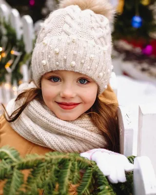 Детские зимние вязаные шапки фотографии