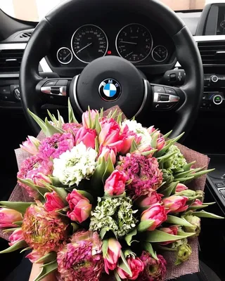 Букет цветов в машине Фольксваген - 54 фото