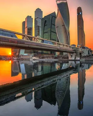 Апельсиновый закат на фоне \"Москва-Сити\". | Романтические места, Панорамные  фотографии, Красивые места