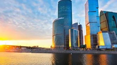 Обои на рабочий стол Высотные здания возле реки, Москва-Сити, Россия, на  фоне заката солнца и неба, обои для рабочего стола, скачать обои, обои  бесплатно