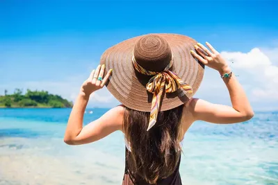 Фото в отпуске в шляпе девушка без лица спиной сверху в бассейне на море в  отпуске блондинка бр… | Beach photography poses, Instagram photo  inspiration, Photography
