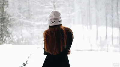 Ткани и трикотаж SewingLove.ru - Панель на футере \"Девушка в шапке\" на  молочном, 70х60 см