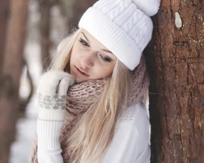 Реалистично, зима, девушка в шапке …» — создано в Шедевруме