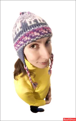 Молодая девушка в шапке-ушанке стоковое фото ©zittto 23681633