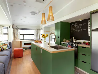 Зеленый диван на кухне (34 фото)