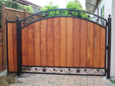 Ворота: фото идеи красивого дизайна ворот и калиток для частного дома |  Wooden gates driveway, Wooden gates, Iron gates