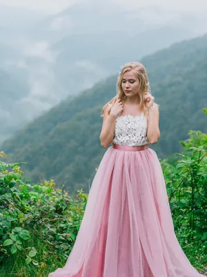 Розовое вечернее платье – для мечтательных и мягких натур . Элегантное Длинное  розовое платье подойдет для выпускного вечера и не… | Instagram