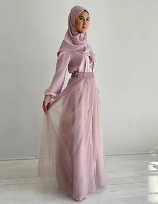 Вид сзади розовое платье пышное …» — создано в Шедевруме