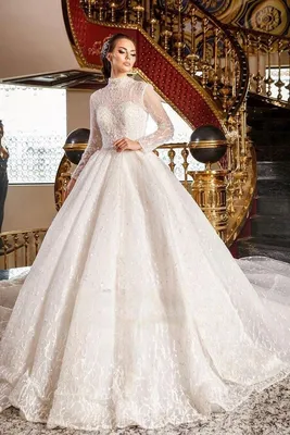 Стильное свадебное платье с длинным шлейфом артикул 212634 цвет белый👗  напрокат 15 000 ₽ ⭐ купить 180 000 ₽ в Москве