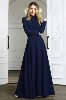 Темно-синее вечернее платье в пол с полосками и длинными рукавами