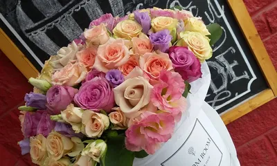 Открытка с именем доброе утро C 8 МАРТА бордовые розы для милых дам на  международный женский день. Открытки на каждый день с именами и пожеланиями.