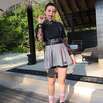15-летняя дочь певицы Глюкозы объявила себя небинарной личностью и  попросила называть себя Рэй - ЯПлакалъ