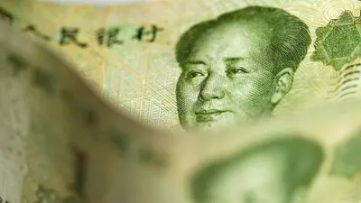 Зеленым» — красный: как юань выбил доллар с российского рынка | Статьи |  Известия