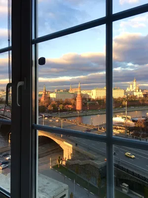 Москва. Дом на набережной | Красивые места, Летнее путешествие, Вид из окна