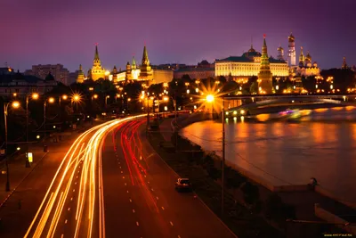 Обои Moscow Города Москва (Россия), обои для рабочего стола, фотографии  moscow, города, москва, россия, огни, мост, дорога, кремль, набережная Обои  для рабочего стола, скачать обои картинки заставки на рабочий стол.