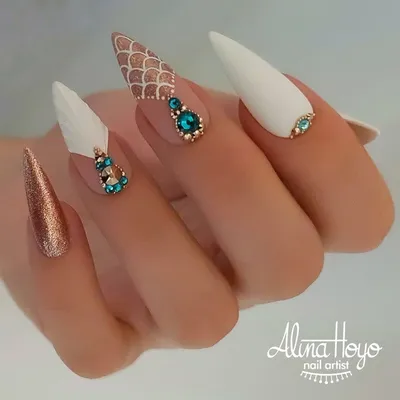 Дорогой маникюр: 35 шикарных идей, которые стоит взять на заметку | Stylish  nails, Almond nails designs, Chic nails