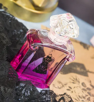 Купить духи Guerlain La Petite Robe Noire Plissee — женская туалетная вода  и парфюм Герлен Маленькое Черное Платье Плиссе — цена и описание аромата в  интернет-магазине SpellSmell.ru