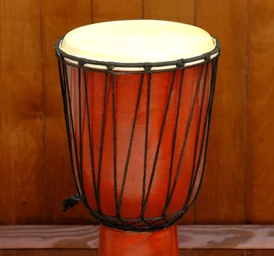 Музыкальный инструмент барабан джембе \