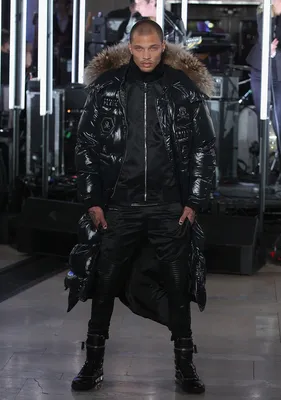 Джереми Микс из Hot Mugshot Guy дебютировал на подиуме во время Нью-Йоркской недели моды перед Кайли Дженнер и Мадонной: фото! | Развлечения сегодня вечером