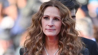 https://www.hellomagazine.com/celebrities/20220814148139/julia-roberts-emotional-day-rare-family-photo-late-mother/