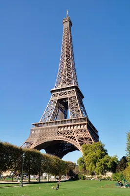 Фото Эйфелева башня / Eiffel Tower Париж, Франция / Paris, France на фоне  голубого неба