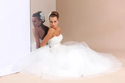 Война невест: самые красивые и дорогие свадебные платья знаменитостей