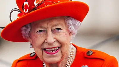 Королева Елизавета откладывает виртуальные помолвки после положительного теста на COVID