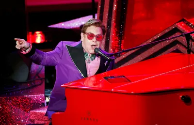 Elton John delays European tour due to hip pain | Reuters