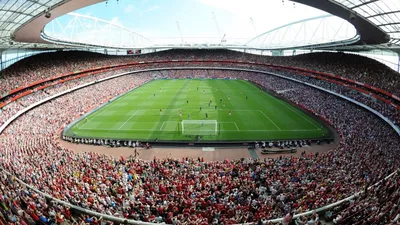 Посещение перед стадионом Emirates в Лондоне Редакционное Стоковое Фото -  изображение насчитывающей продавать, футбол: 156661468