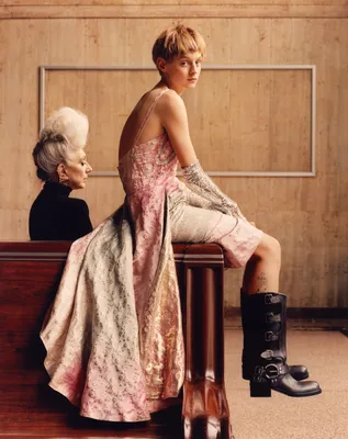 Эмма Коррин из «Короны» о годе их прорыва и гендерной изменчивости для августовской обложки Vogue | Мода