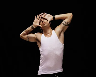 Энтони Кидис (вокал) выступает с Red Hot Chilli Peppers на... Реальное фото – Getty Images