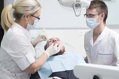 Имплантация зубов при пародонтите и пародонтозе: особенности и способы