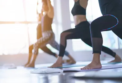 Фитнес йога что это такое: характеристики, упражнения, польза и  противопоказания