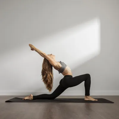 Тренировки по йоге для начинающих (Yoga)
