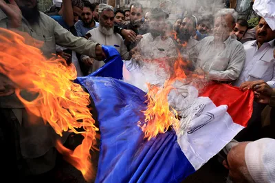 Франция спровоцировала гнев мусульманского мира из-за борьбы с исламистами  — фото / NV