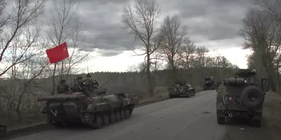 Минобороны РФ опубликовало видео, где над русскими танками возвышается флаг  СССР - SOVA