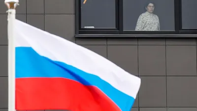 В России утвердили стандарт поднятия флага в школах — РБК