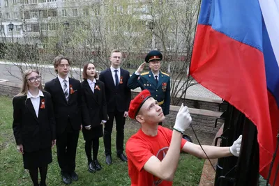 Церемония поднятия флага России впервые прошла в нижегородском лицее №165  25 апреля 2022 года | Нижегородская правда
