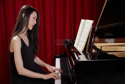Учитель фортепиано играет на пианино изображение_Фото номер 501783682_JPG  Формат изображения_ru.lovepik.com