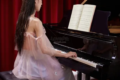Красивый музыкант учитель играет на фортепиано изображение_Фото номер  501783733_JPG Формат изображения_ru.lovepik.com
