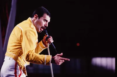 Как группа Queen выпускает новые песни с вокалом Фредди Меркьюри после его  смерти | Гол.ру