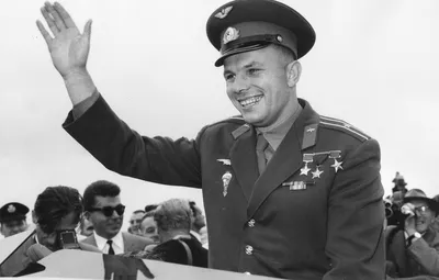 Обои улыбка, форма, СССР, легенда, лётчик, Юрий Алексеевич Гагарин, первый  космонавт, Герой Социалистического Труда, Gagarin, Герой Советского Союза  картинки на рабочий стол, раздел мужчины - скачать