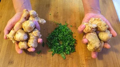 Салат с рукколой, помидорами и кедровыми орешками. Как приготовить вкусный  салат из рукколы легко. - YouTube