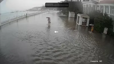 Геленджик ушел под воду после ливня: улицы города затопило за несколько  минут - ВИДЕО - KrasnodarMedia