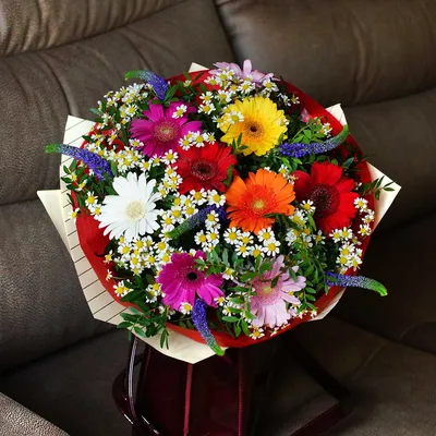 Герберы и ромашки. Летние цветы в букете от Lotlike.ru. Купить цветы